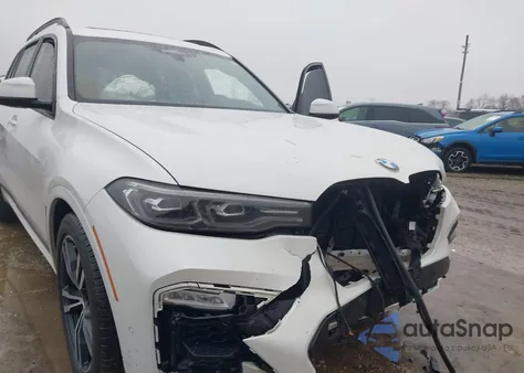 2022 BMW X7 xDrive40I z USA, uszkodzony, nr VIN 5UXCW2C05N9K70104